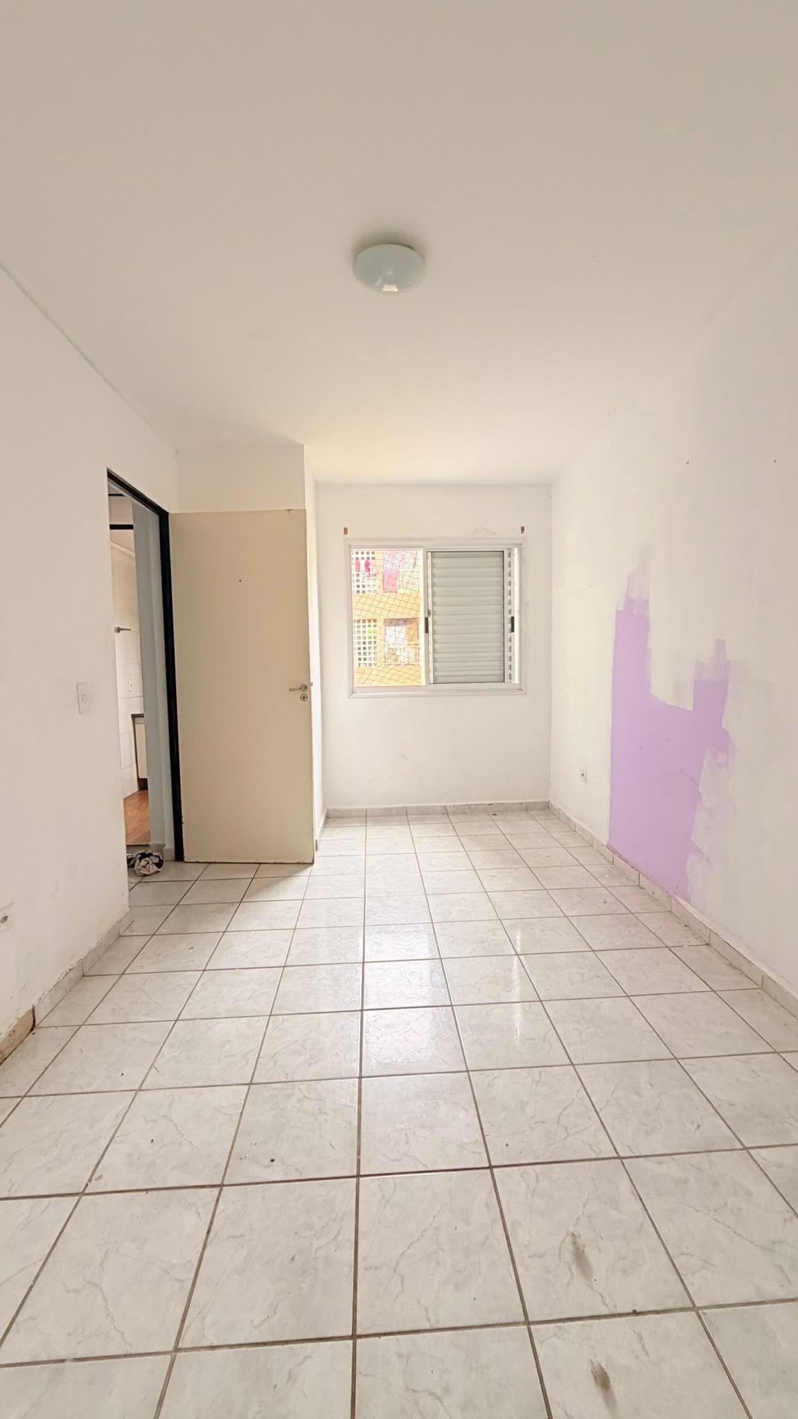 Aluga-se apartamento com 4 cômodos