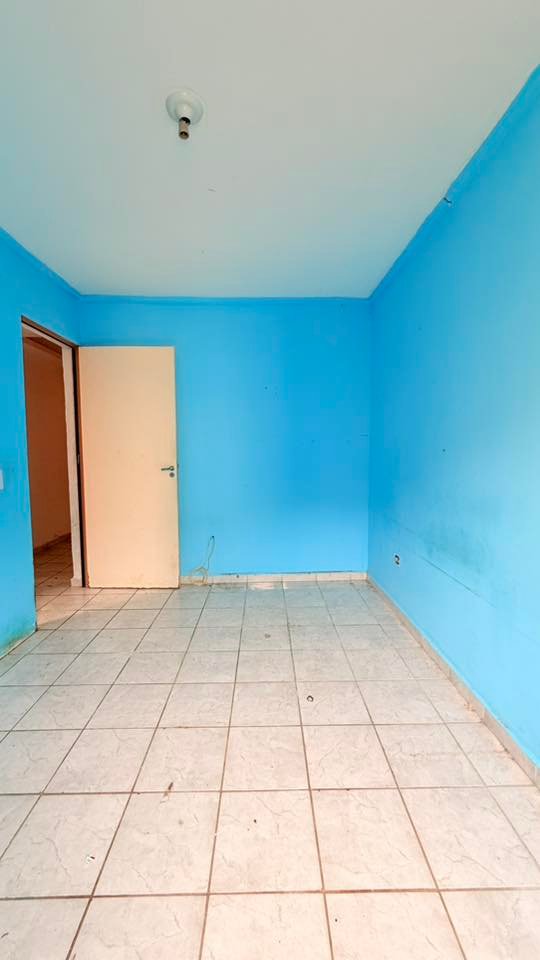 Aluga-se apartamento com 4 cômodos