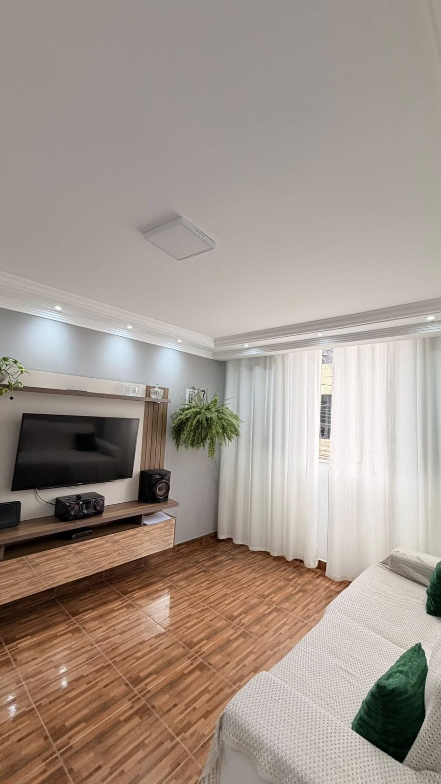 Vende-se sobrado com 2 casas e garagem