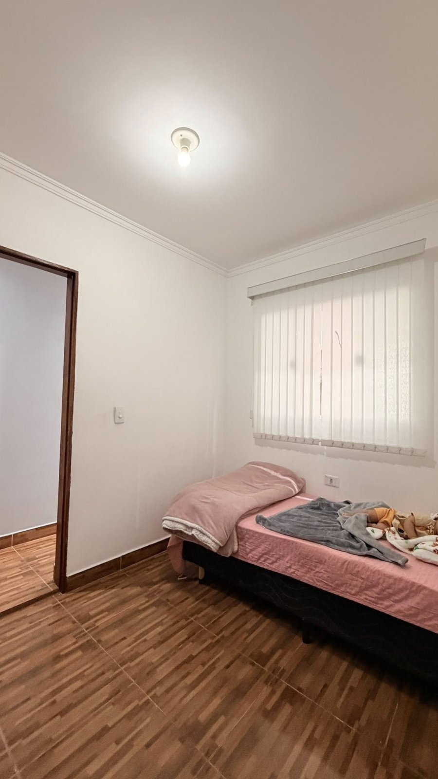 Vende-se sobrado com 2 casas e garagem