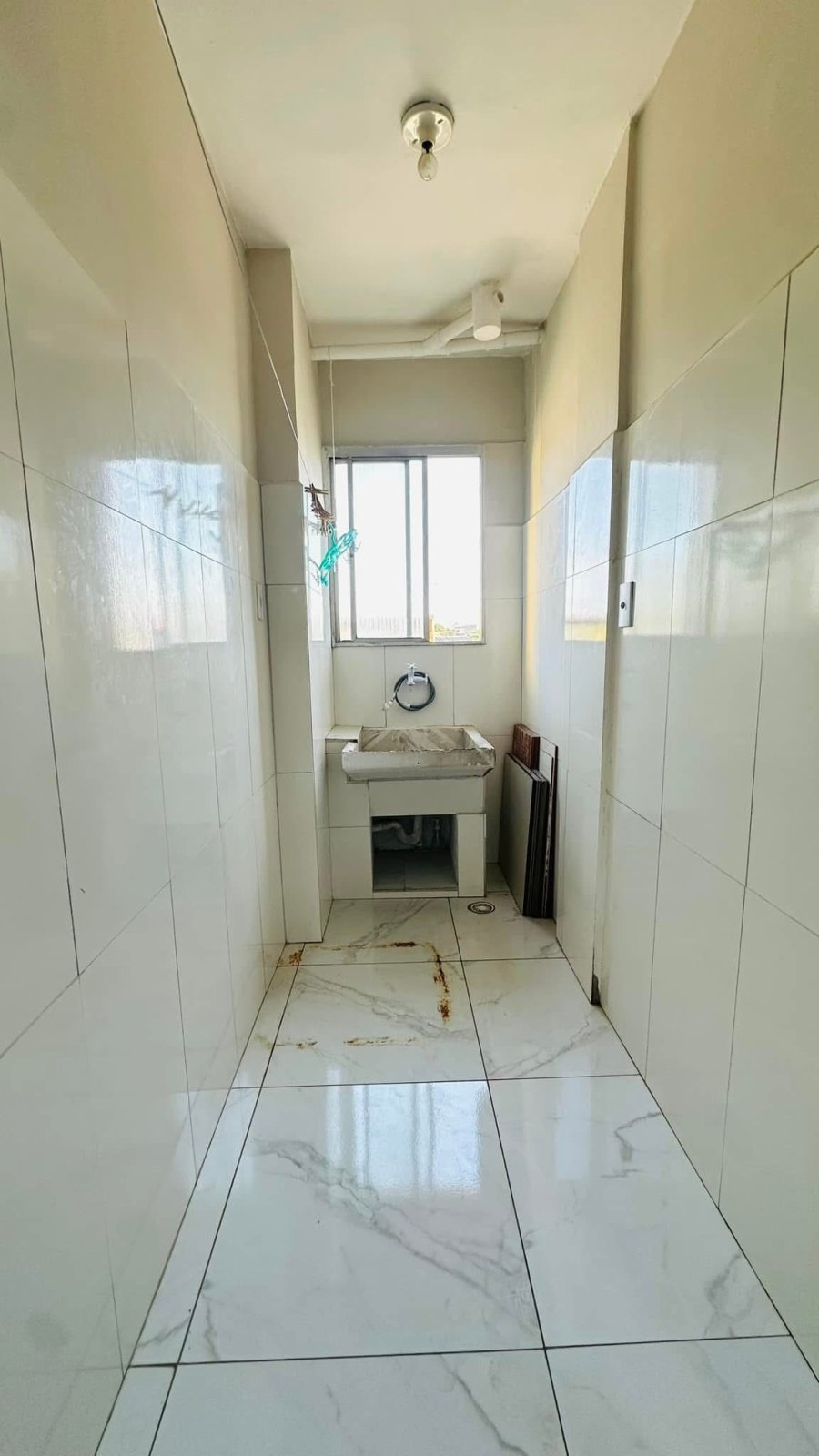 Vende-se apartamento com 4 cômodos