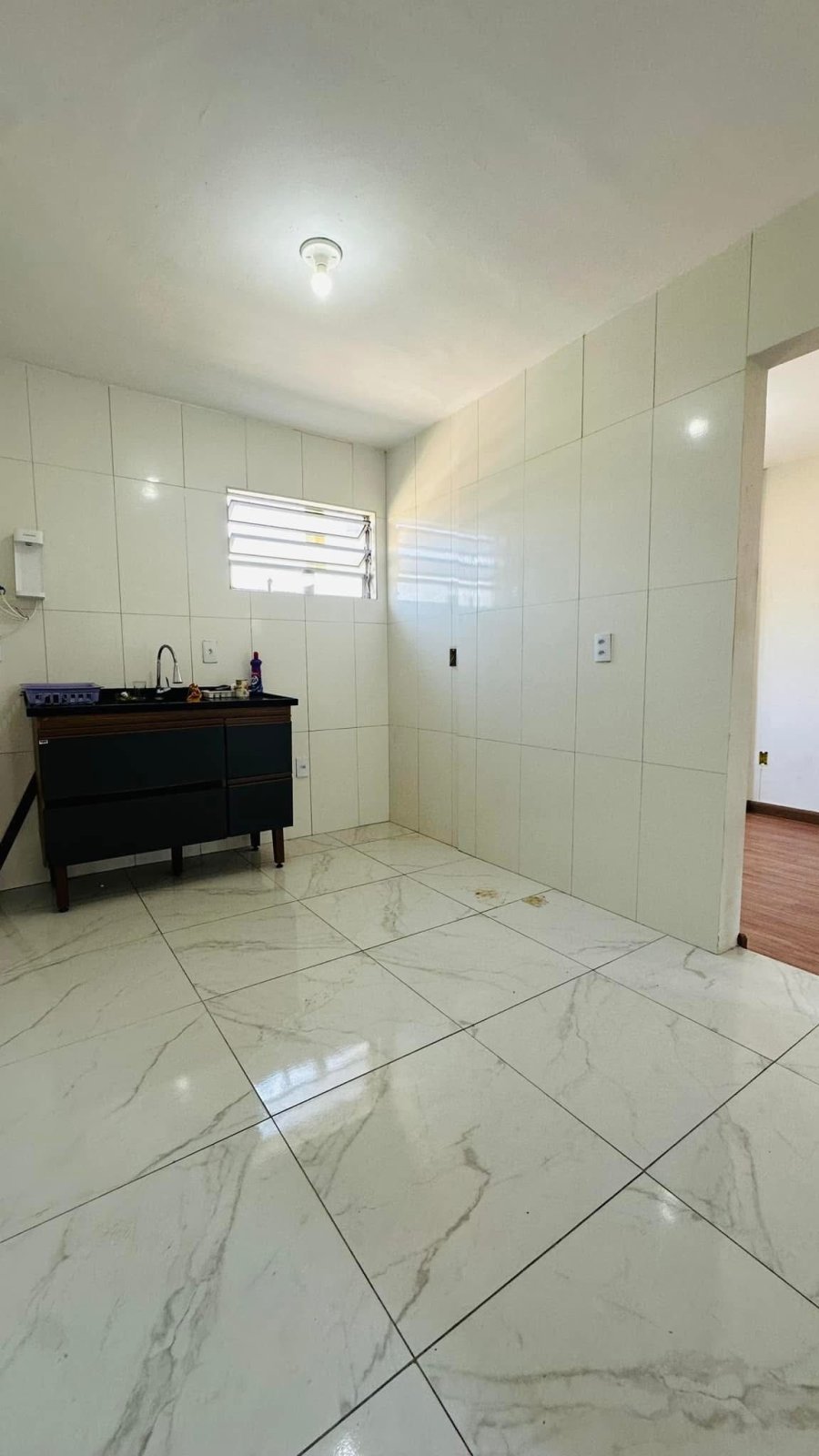Vende-se apartamento com 4 cômodos