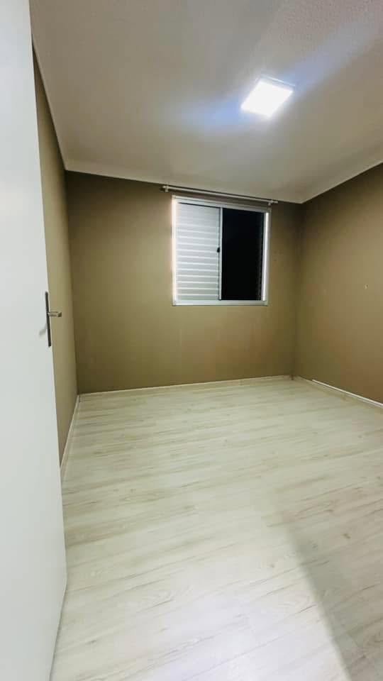 Vende-se apartamento CDHU com 4 cômodos e garagem