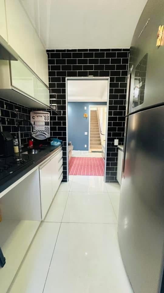 Vende-se apartamento CDHU com 4 cômodos e garagem