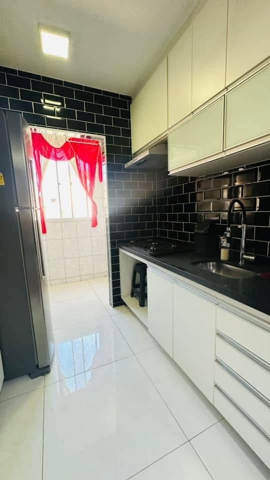 Vende-se apartamento CDHU com 4 cômodos e garagem