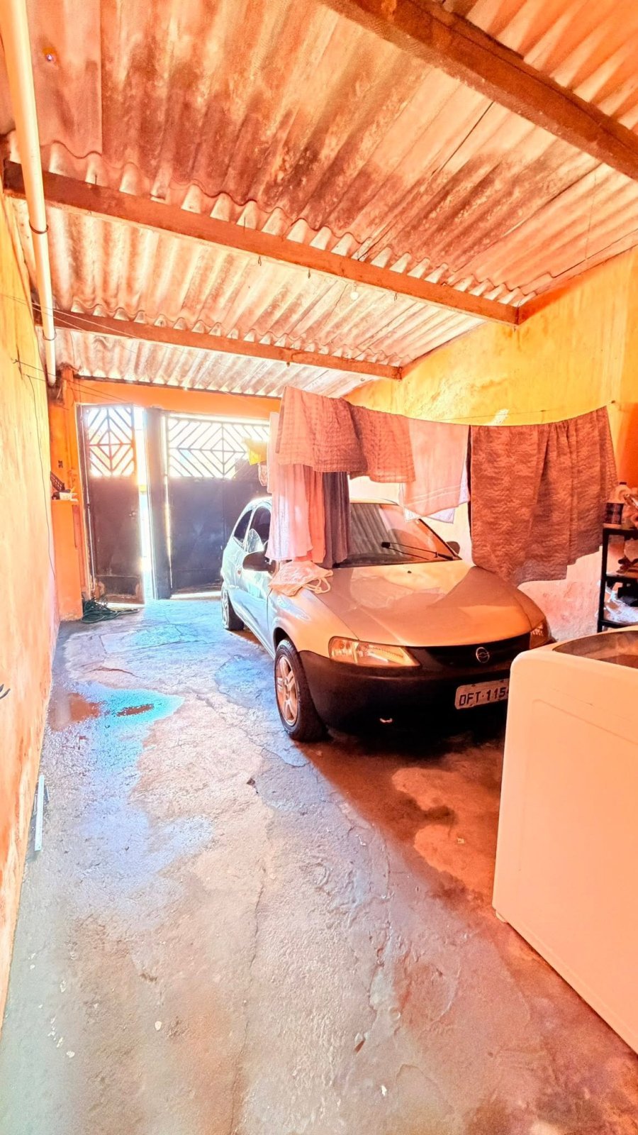 Vende-se imóvel com 2 cômodos e garagem