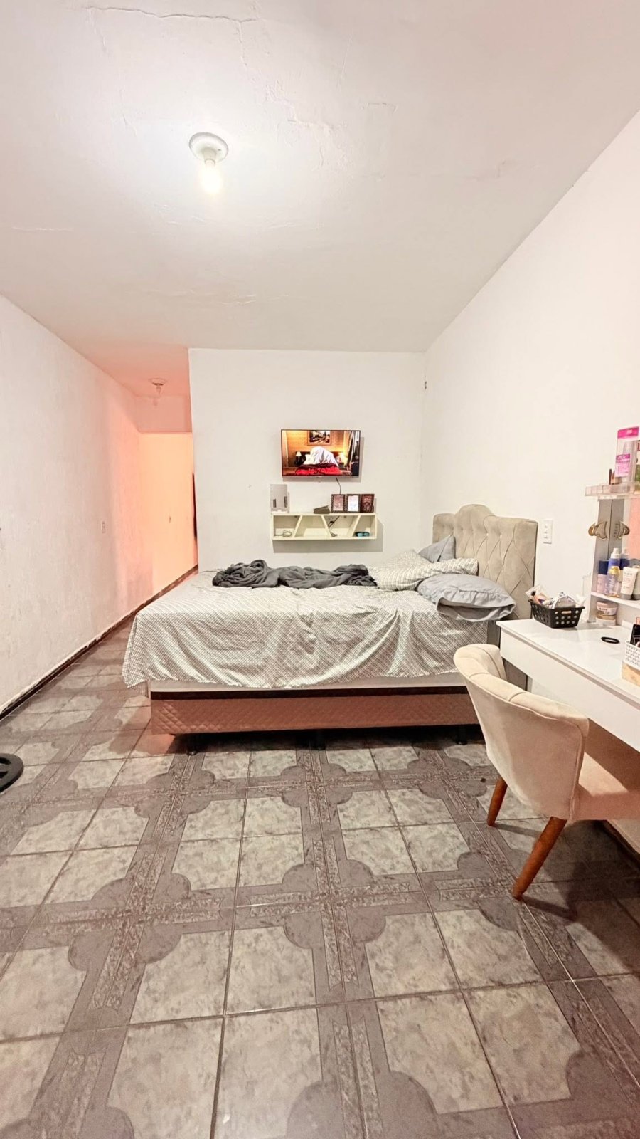 Vende-se imóvel com 2 cômodos e garagem