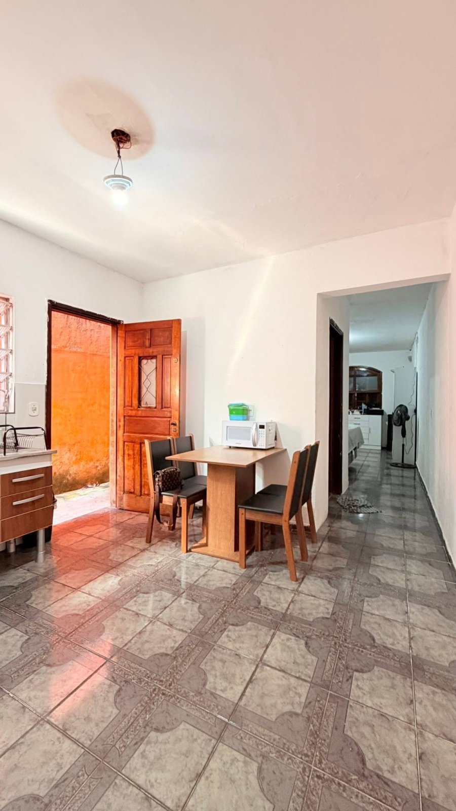 Vende-se imóvel com 2 cômodos e garagem